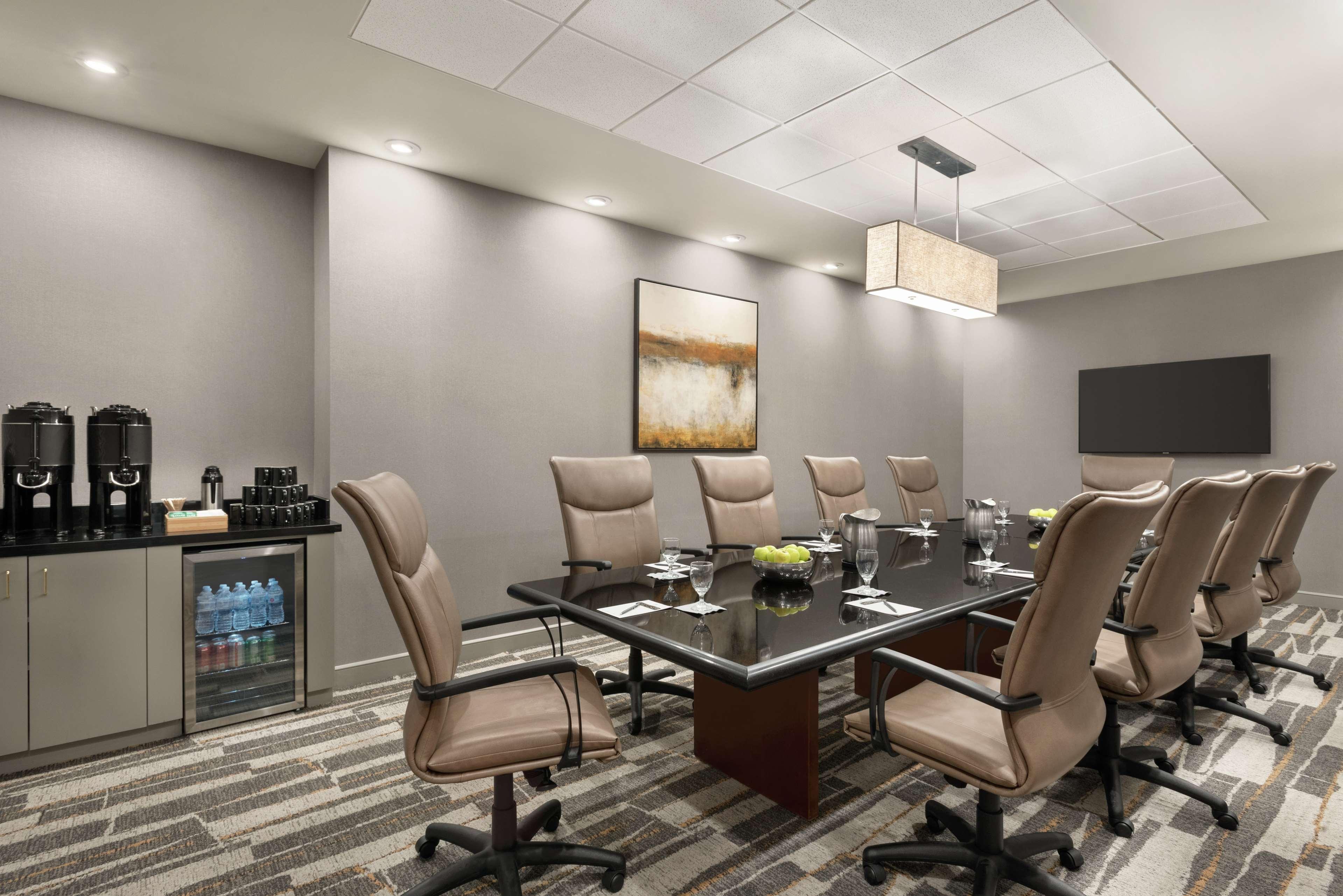 Embassy Suites By Hilton Cleveland Rockside Independence Extérieur photo