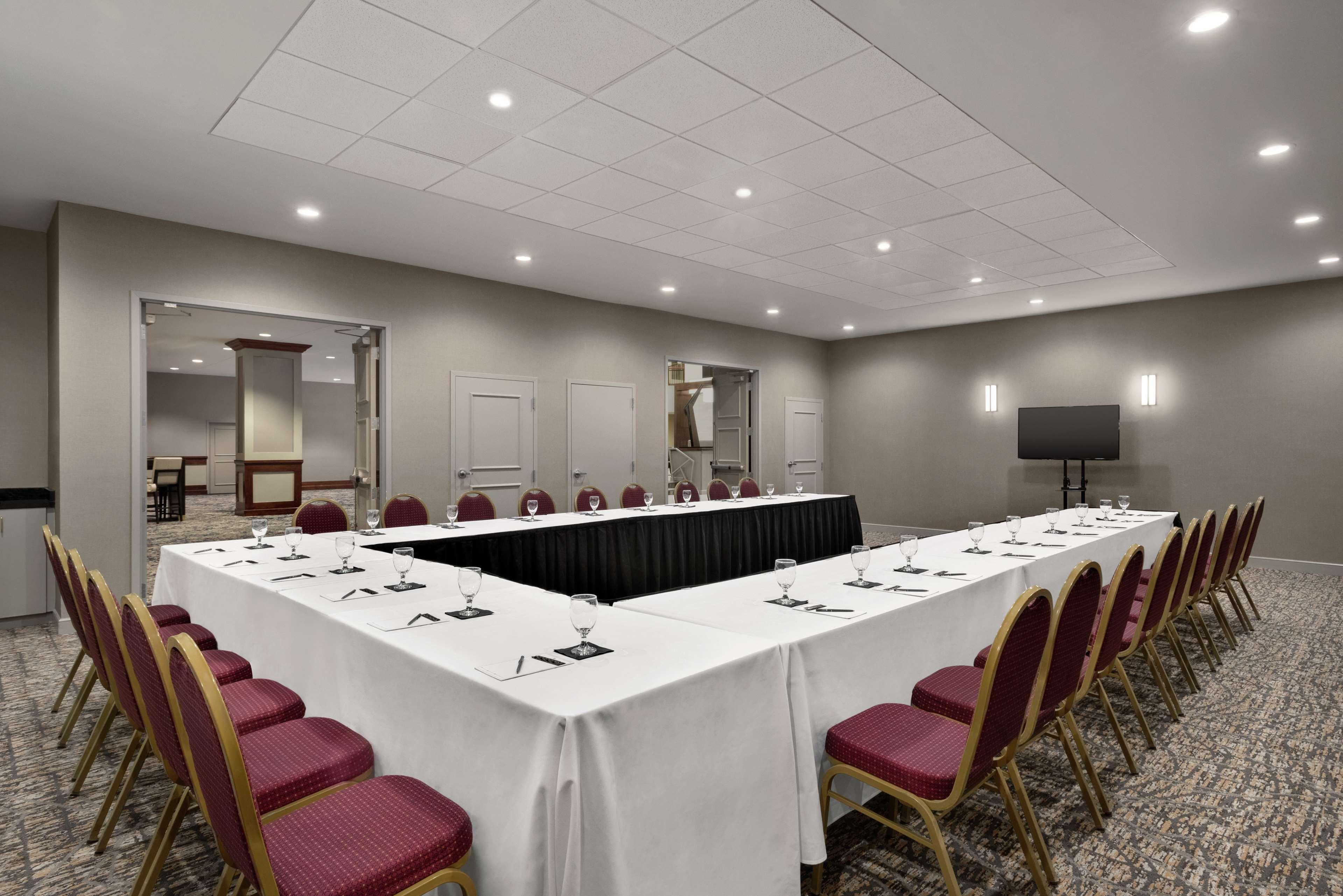 Embassy Suites By Hilton Cleveland Rockside Independence Extérieur photo